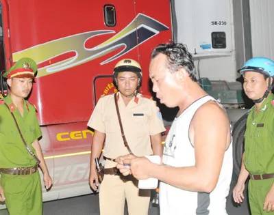 Cần Thơ: Tài xế xe đầu kéo say xỉn “quậy” trạm cân