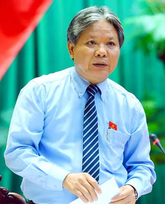 Bộ trưởng Bộ Tư pháp Hà Hùng Cường trả lời chất vấn.