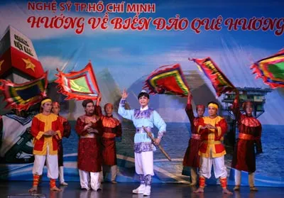 Nghệ sĩ hừng hực hào khí Việt Nam