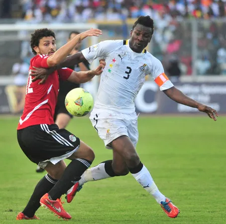Khát khao ghi bàn của Asamoah Gyan (phải) có thể “nâng bước” Ghana.