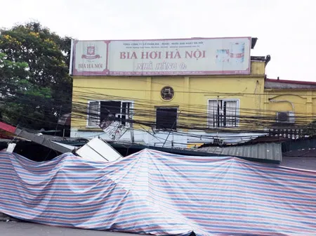 Nổ kinh hoàng ở quán bia, 3 người nhập viện
