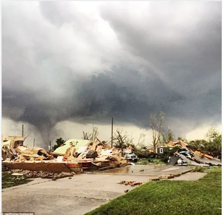 Mỹ: Lốc xoáy kép tấn công bang Nebraska, 17 người thương vong ảnh 2
