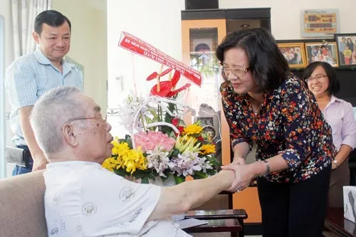 Thăm, chúc mừng các cơ quan báo chí và nhà báo lão thành ảnh 2