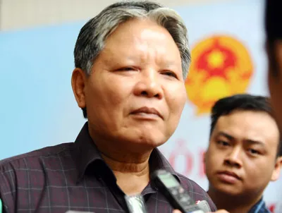 Tòa án cần bỏ “giấy phép con” gây khó nhà báo