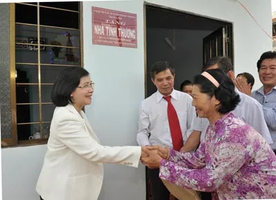 TPHCM: Tặng nhà tình thương cho nông dân nghèo các xã nông thôn mới