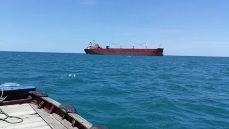 Quảng Bình: Nạo vét 690.000m³ cát nhiễm mặn thông luồng cửa biển sông Gianh