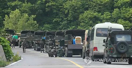 Hàn Quốc: Cha mẹ binh sĩ Hàn Quốc bắn đồng đội khuyên con đầu thú