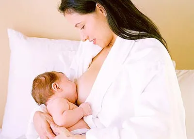 Trẻ sơ sinh đang “đói” sữa mẹ