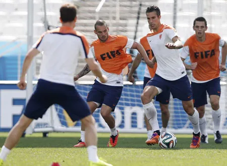 Roben van Persie và tuyển Hà Lan sẵn sàng đối đầu Mexico.