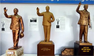 Trưng bày mẫu phác thảo Tượng đài Chủ tịch Hồ Chí Minh