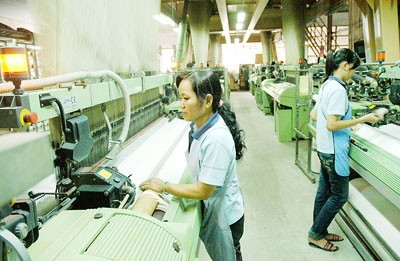 Vietnam's textile products depend on import materials (Photo: SGGP)
