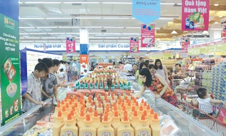 Customers at the Binh Trieu Co.op mart in HCM City. The Ministry of Industry and Trade says most Vietnamese customers are showing a preference for homemade products. — VNA/VNS Photo Thanh Vu