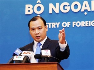 Foreign Ministry spokesman Le Hai Binh addressing the press conference (Photo: VNA)
