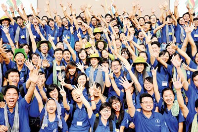 HCMC youth students are so enthusiastic before the launch ceremony of the 2014 Green Summer Campaign(Photo:SGGP)