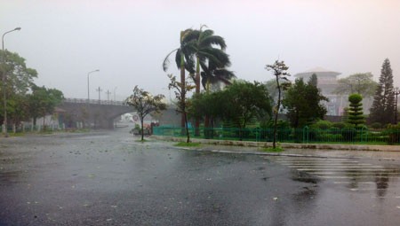 Heavy rains shouldered Mong Cai city (Quang Ninh province) (Photo: SGGP)