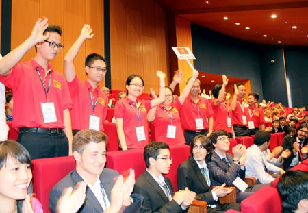Vietnam's delegation wear red uniforms (Photo:SGGP)
