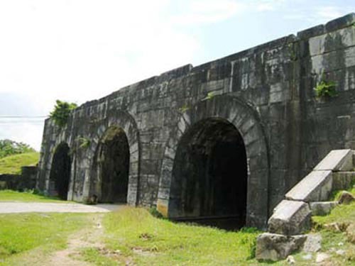 UNESCO has recognized the Ho Dynasty Citadel in the central province of Thanh Hoa as a World Cultural Heritage Site in 2011.