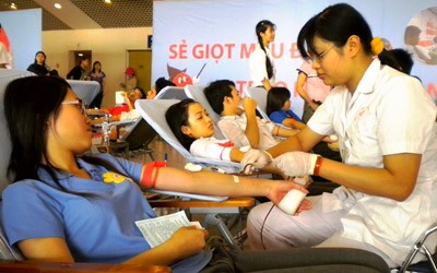 Young people join in blood donation campaign (Photo:SGGP)