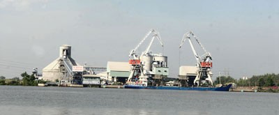 A cement plant in Hiep Phuoc Industrial Zone in HCMC (Photo: SGGP)
