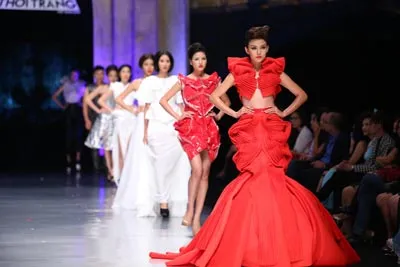 Bộ sưu tập của Nhà thiết kế Lý Giám Tiền