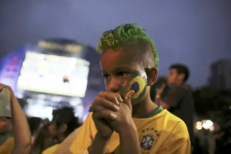 Hàng triệu đứa bé trên khắp đất nước Brazil chính là những người mà thầy trò Scolari phải xin lỗi nhiều nhất.