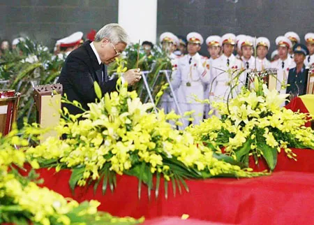 Lễ tang trọng thể 18 cán bộ chiến sỹ trong vụ rơi máy bay ảnh 2