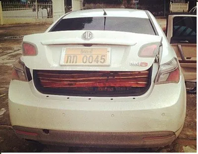 Xe biển số Lào chở gỗ trái phép