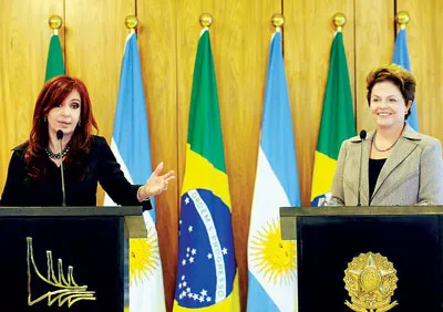 Tổng thống Argentina Cristina Fernandez (trái) và Tổng thống Brazil Dilma Rousseff.