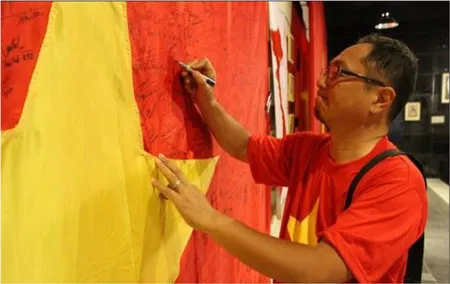 Ông Murayama Yasufumitham gia ký tên phản đối Trung Quốc hạ đặt giàn khoan trái phép tại Việt Nam.