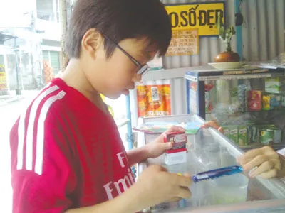 Trẻ nhỏ mua thuốc