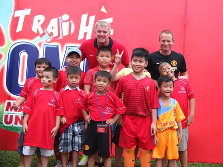 Các hoạt động của cựu danh thủ Gary Pallister tại trại hè.