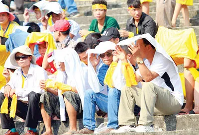 CĐV Việt Nam luôn nhiệt tình nhưng vẫn chưa thật sự gắn kết với CLB. Ảnh: HOÀNG MINH