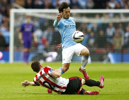 David Silva (phải) dường như vẫn chưa chơi với năng lực tốt nhất tại Man.City.