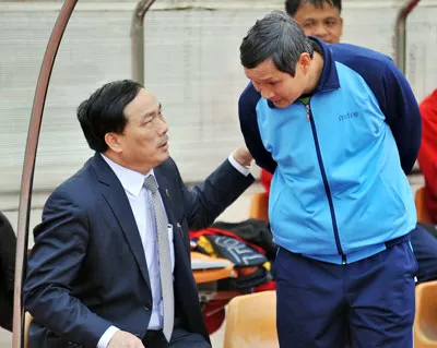 Bầu Đệ vẫn đặt lòng tin vào HLV Mai Đức Chung. Ảnh: Minh Hoàng