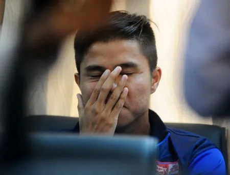 Cầu thủ Hà Niệm Tiến chẳng dám nhìn mặt báo chí.