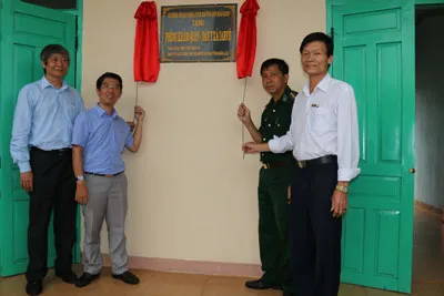 Các đơn vị cùng mở băng khánh thành công trình - ảnh Công Hoan