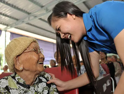 Thăm hỏi cụ Nguyễn Thị Bạch Tuyết (94 tuổi, vợ liệt sĩ).