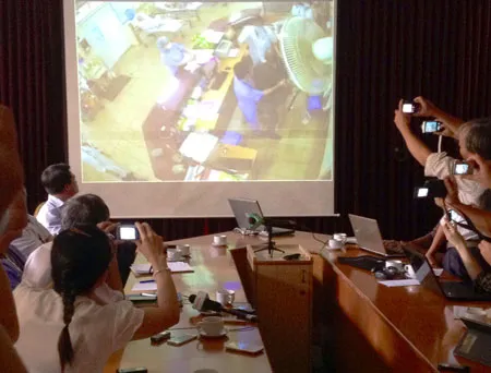 Đang trực cấp cứu, bác sỹ bệnh viện Bạch Mai bị hành hung ảnh 2