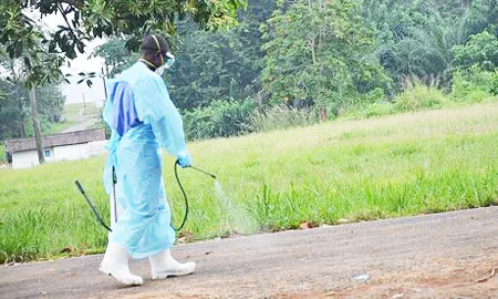 Bác sĩ đầu tiên chết vì Ebola