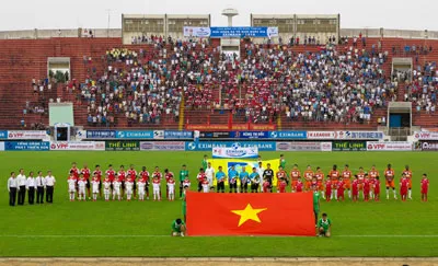 Bóng đá Việt liên tục có những sai lầm và điển hình là 2 đội bóng đang “dính chàm” Đồng Nai và V.Ninh Bình. Ảnh: Hoàng Hùng