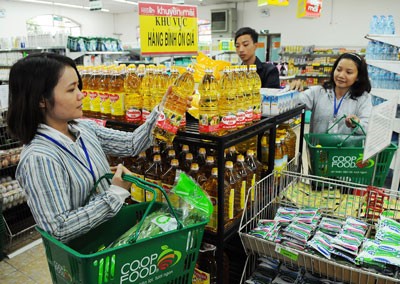 The ‘Vietnamese prioritize consumption of Vietnamese goods’ campaign is well responded by consumers in HCMC (Photo: SGGP)
