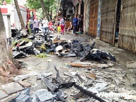 Hà Nội: Cháy lớn ở phố Phủ Doãn, 3 căn phòng bị thiêu rụi ảnh 5