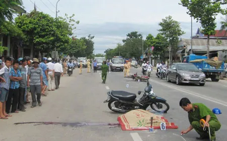 Hà Tĩnh: Hai xe khách đối đầu trên quốc lộ 8A ảnh 2