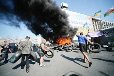 Ukraine: Quân đội đưa xe tăng hạng nặng vào thủ đô Kiev