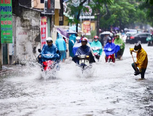 Hà Nội lại ngập sau cơn mưa kéo dài
