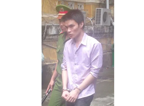 8 năm ngồi tù vì đập đầu bạn