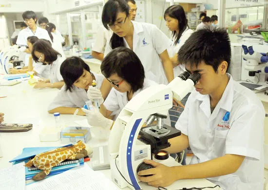 Chất lượng đại học kém vì buông lỏng đầu ra