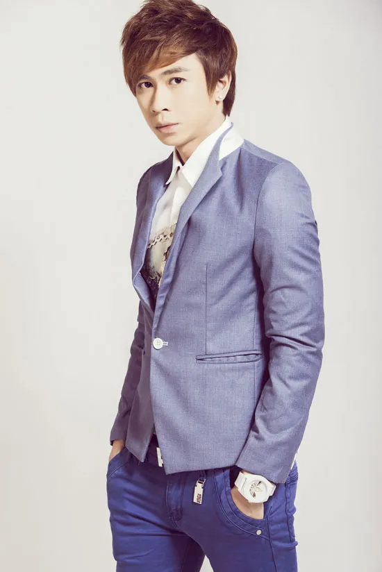 Ca sĩ Hồ Việt Trung: Thà bỏ nghề còn hơn dùng scandal ảnh 1