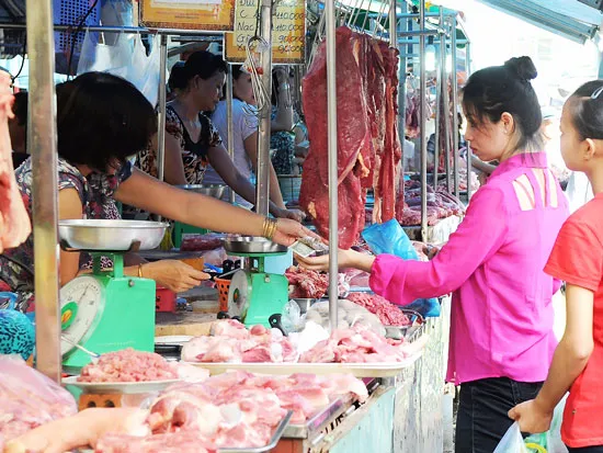 Sức mua tại các chợ truyền thống giảm mạnh