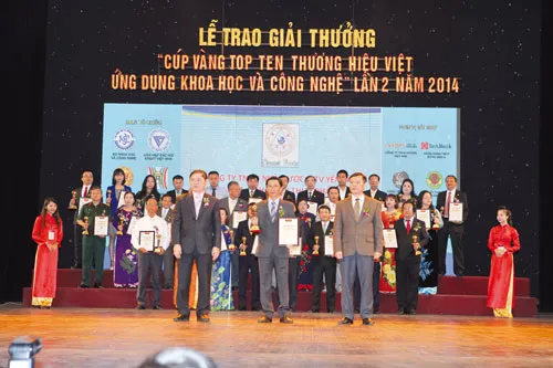 Trao giải Cúp vàng Top ten thương hiệu Việt - Ứng dụng khoa học và công nghệ